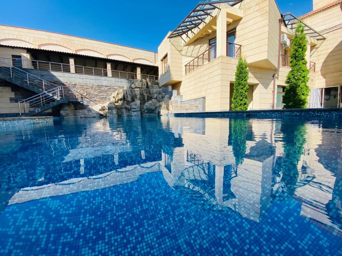 Hotel Grand Hills à Erévan Extérieur photo