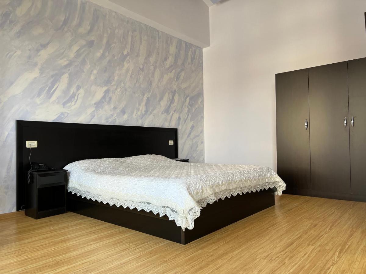 Hotel Grand Hills à Erévan Extérieur photo