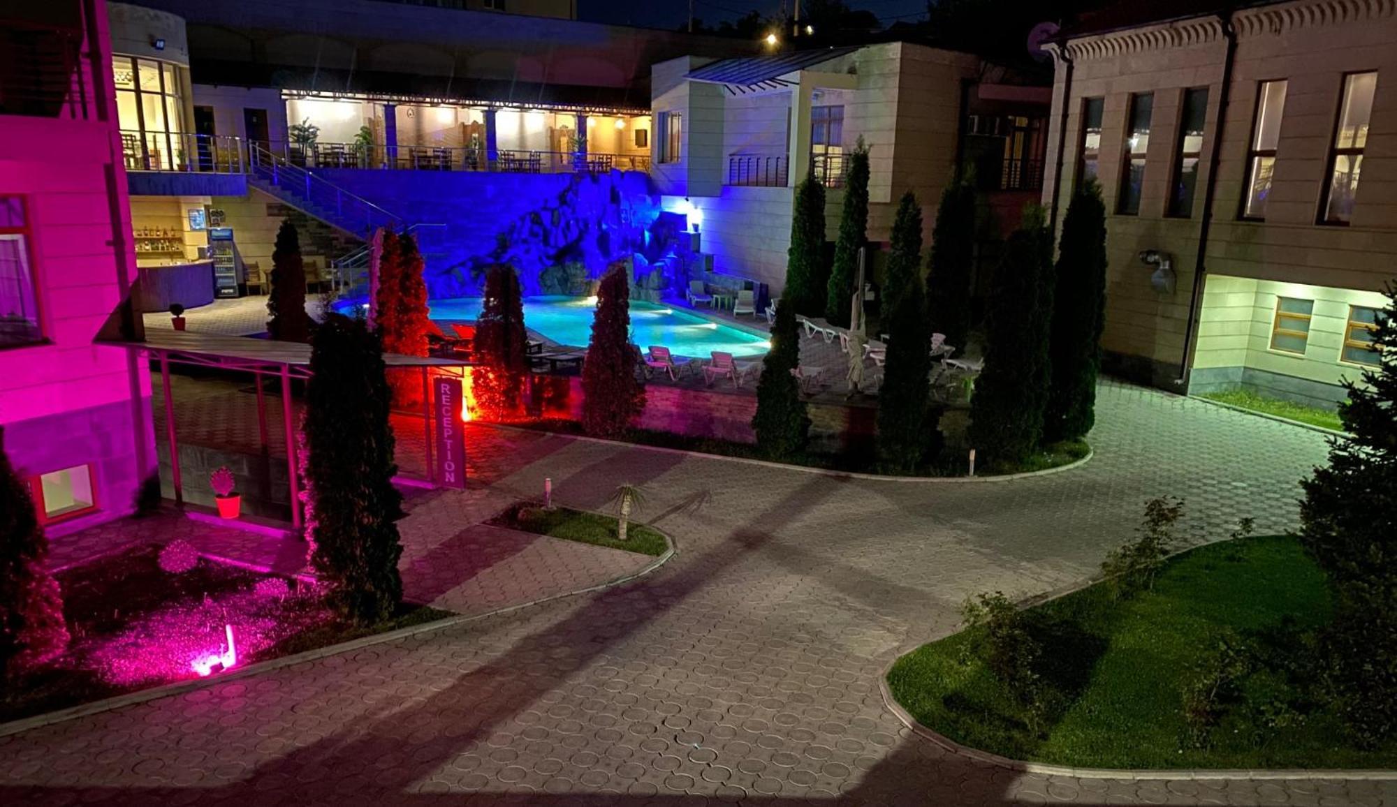 Hotel Grand Hills à Erévan Extérieur photo