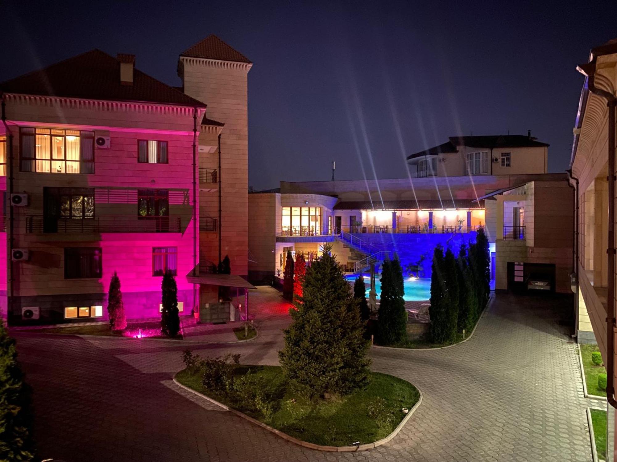 Hotel Grand Hills à Erévan Extérieur photo